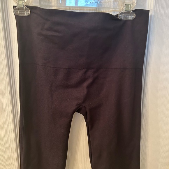 Spanx Seamless Shaping Legging - Picture 4 of 8